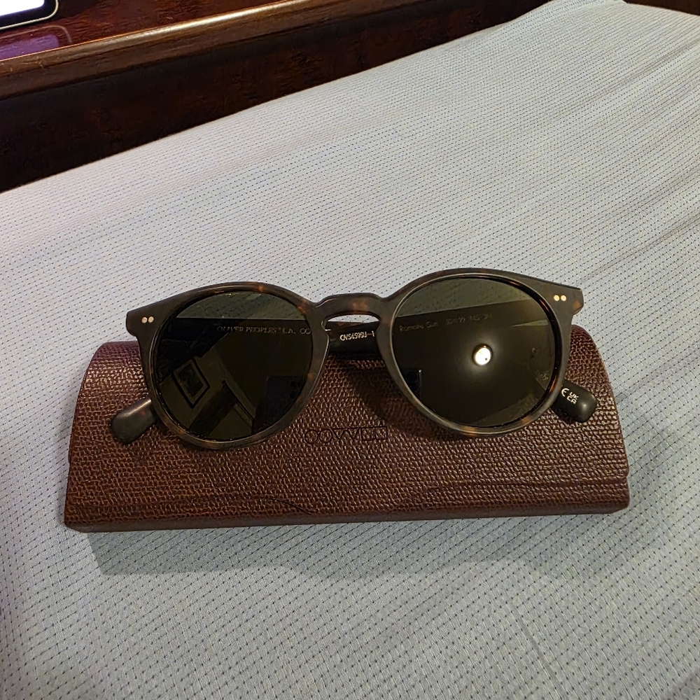 Oliver Peoples Romare Sun in Semi-Matte Sable Tortoise - Picture 2 of 3